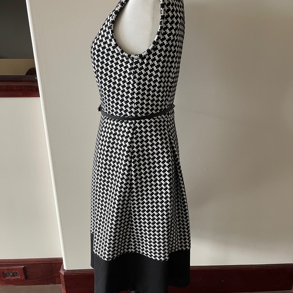 Classics fit and flare dress black and white houndstooth print - Picture 2 of 4